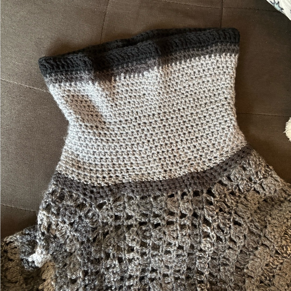 HANDMADE WOOL Grey and black striped crochet woven poncho ONE SIZE ( 1X - 6X ) - Picture 6 of 7
